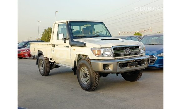 Buy Import Toyota Land Cruiser White Car in Import - Dubai in Ashanti Buy Import Toyota Land Cruiser White Car in Import - Dubai in Ashanti