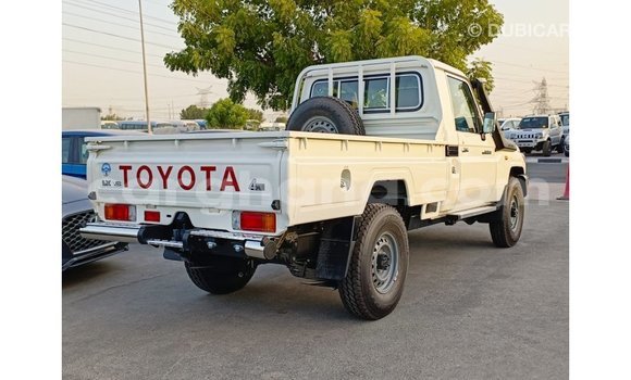 Buy Import Toyota Land Cruiser White Car in Import - Dubai in Ashanti Buy Import Toyota Land Cruiser White Car in Import - Dubai in Ashanti