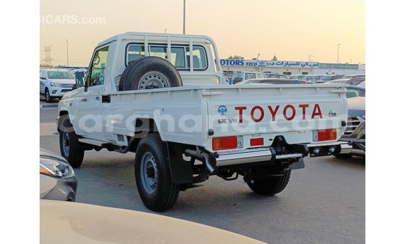 Buy Import Toyota Land Cruiser White Car in Import - Dubai in Ashanti Buy Import Toyota Land Cruiser White Car in Import - Dubai in Ashanti