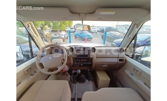 Buy Import Toyota Land Cruiser White Car in Import - Dubai in Ashanti Buy Import Toyota Land Cruiser White Car in Import - Dubai in Ashanti