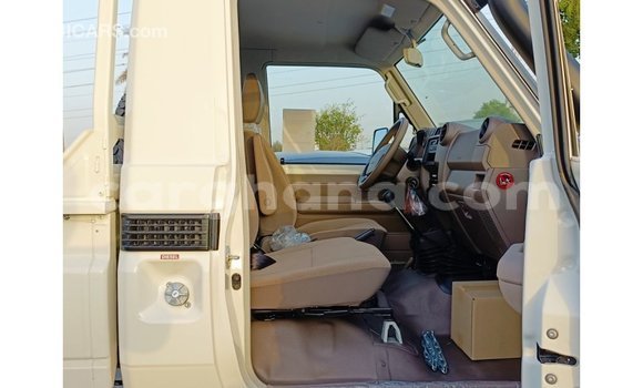 Buy Import Toyota Land Cruiser White Car in Import - Dubai in Ashanti Buy Import Toyota Land Cruiser White Car in Import - Dubai in Ashanti