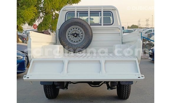 Buy Import Toyota Land Cruiser White Car in Import - Dubai in Ashanti Buy Import Toyota Land Cruiser White Car in Import - Dubai in Ashanti