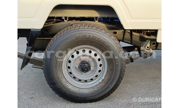 Buy Import Toyota Land Cruiser White Car in Import - Dubai in Ashanti Buy Import Toyota Land Cruiser White Car in Import - Dubai in Ashanti