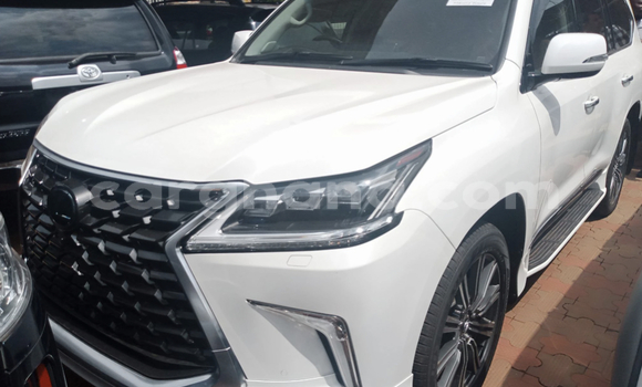 Ra Àlòkù Lexus LX 570 funfun Ọkọ̀ in Accra ni Greater Accra