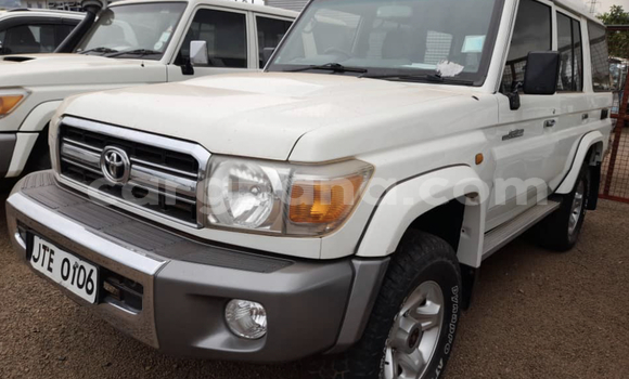 Buy Used Toyota Land Cruiser White Car in Accra in Greater Accra