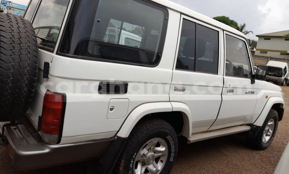 Sayi Na hannu Toyota Land Cruiser White Mota in Accra a Greater Accra Sayi Na hannu Toyota Land Cruiser White Mota in Accra a Greater Accra