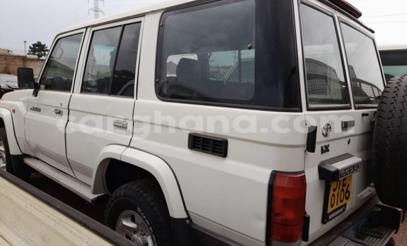 Sayi Na hannu Toyota Land Cruiser White Mota in Accra a Greater Accra Sayi Na hannu Toyota Land Cruiser White Mota in Accra a Greater Accra