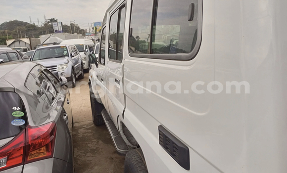 Sayi Na hannu Toyota Land Cruiser White Mota in Accra a Greater Accra Sayi Na hannu Toyota Land Cruiser White Mota in Accra a Greater Accra