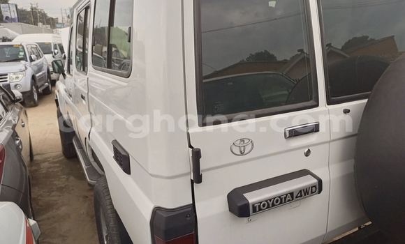 Sayi Na hannu Toyota Land Cruiser White Mota in Accra a Greater Accra Sayi Na hannu Toyota Land Cruiser White Mota in Accra a Greater Accra