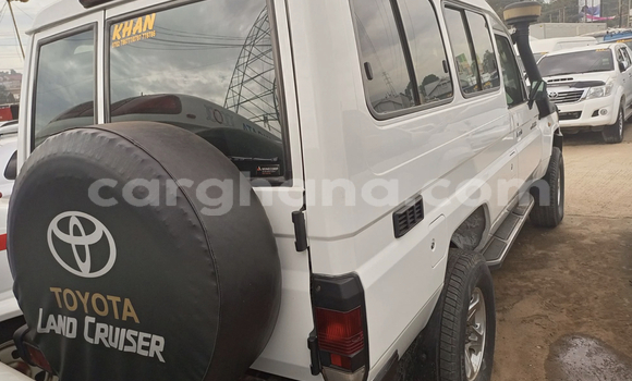Sayi Na hannu Toyota Land Cruiser White Mota in Accra a Greater Accra Sayi Na hannu Toyota Land Cruiser White Mota in Accra a Greater Accra