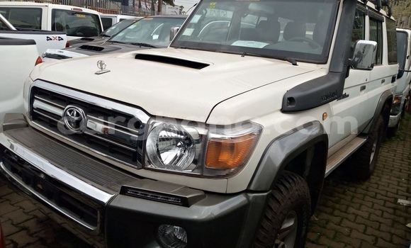 Buy Used Toyota Land Cruiser White Car in Accra in Greater Accra Buy Used Toyota Land Cruiser White Car in Accra in Greater Accra
