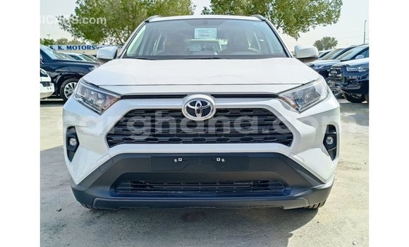 Buy Import Toyota 4Runner White Car in Import - Dubai in Ashanti Buy Import Toyota 4Runner White Car in Import - Dubai in Ashanti