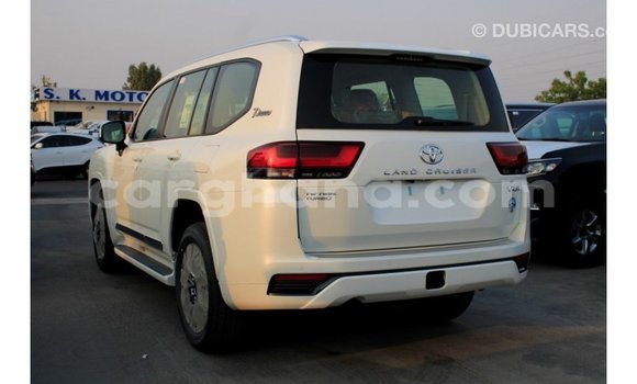 Buy Import Toyota Land Cruiser White Car in Import - Dubai in Ashanti Buy Import Toyota Land Cruiser White Car in Import - Dubai in Ashanti