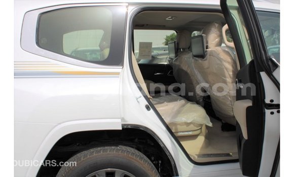Ra Imported Toyota Land Cruiser funfun Ọkọ̀ in Import - Dubai ni Ashanti Ra Imported Toyota Land Cruiser funfun Ọkọ̀ in Import - Dubai ni Ashanti