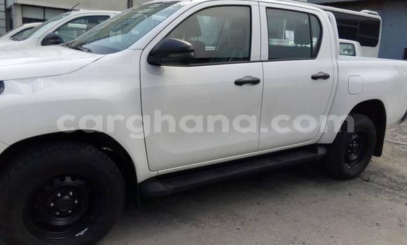 Sayi Na hannu Toyota Hilux White Mota in Accra a Greater Accra Sayi Na hannu Toyota Hilux White Mota in Accra a Greater Accra