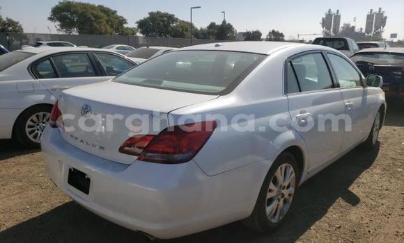 Sayi Na hannu Toyota Avalon White Mota in Accra a Greater Accra Sayi Na hannu Toyota Avalon White Mota in Accra a Greater Accra