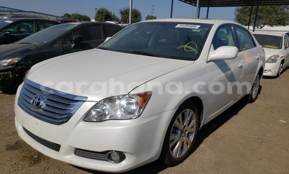 Sayi Na hannu Toyota Avalon White Mota in Accra a Greater Accra Sayi Na hannu Toyota Avalon White Mota in Accra a Greater Accra