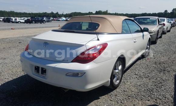 Sayi Na hannu Toyota Camry Solara White Mota in Accra a Greater Accra Sayi Na hannu Toyota Camry Solara White Mota in Accra a Greater Accra