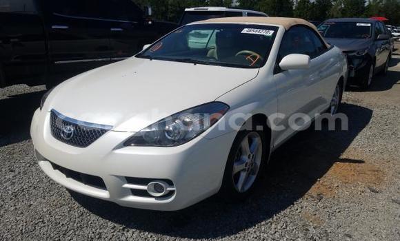 Sayi Na hannu Toyota Camry Solara White Mota in Accra a Greater Accra Sayi Na hannu Toyota Camry Solara White Mota in Accra a Greater Accra