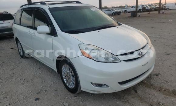Sayi Na hannu Toyota Sienna White Mota in Accra a Greater Accra Sayi Na hannu Toyota Sienna White Mota in Accra a Greater Accra