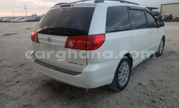 Sayi Na hannu Toyota Sienna White Mota in Accra a Greater Accra Sayi Na hannu Toyota Sienna White Mota in Accra a Greater Accra
