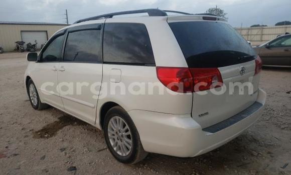 Sayi Na hannu Toyota Sienna White Mota in Accra a Greater Accra Sayi Na hannu Toyota Sienna White Mota in Accra a Greater Accra