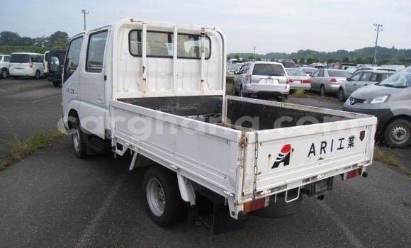 Ra Àlòkù Toyota Dyna funfun Ọkọ̀ in Accra ni Greater Accra Ra Àlòkù Toyota Dyna funfun Ọkọ̀ in Accra ni Greater Accra