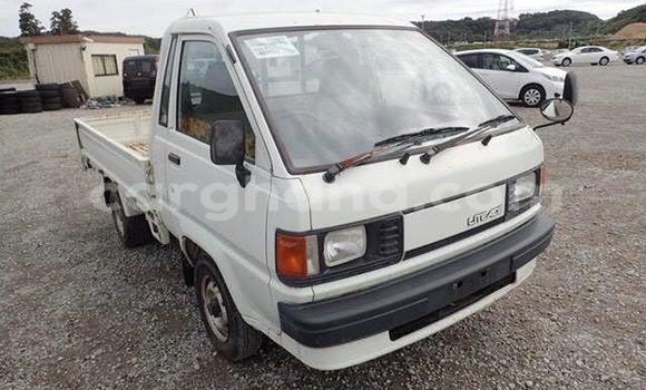 Ra Àlòkù Toyota LITEACE funfun Ọkọ̀ akẹ́rù ńlá in Accra ni Greater Accra Ra Àlòkù Toyota LITEACE funfun Ọkọ̀ akẹ́rù ńlá in Accra ni Greater Accra