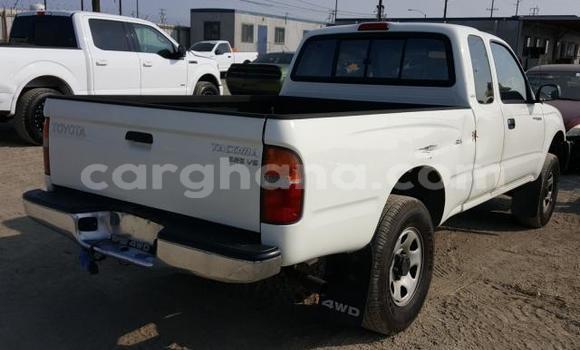 Ra Àlòkù Toyota Tacoma funfun Ọkọ̀ in Accra ni Greater Accra Ra Àlòkù Toyota Tacoma funfun Ọkọ̀ in Accra ni Greater Accra