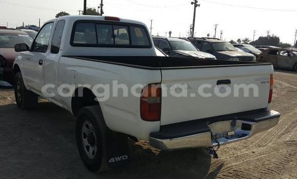 Ra Àlòkù Toyota Tacoma funfun Ọkọ̀ in Accra ni Greater Accra Ra Àlòkù Toyota Tacoma funfun Ọkọ̀ in Accra ni Greater Accra