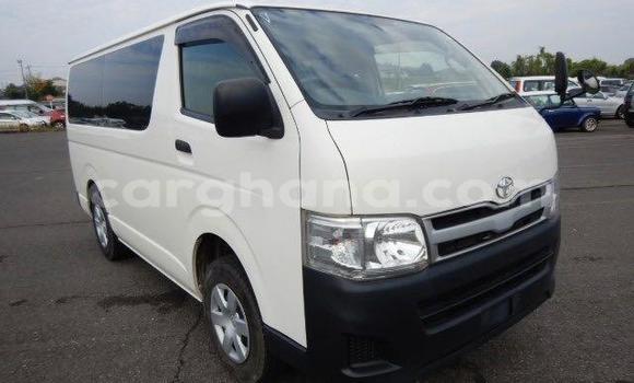 Ra Àlòkù Toyota Hiace funfun Ọkọ̀ in Accra ni Greater Accra