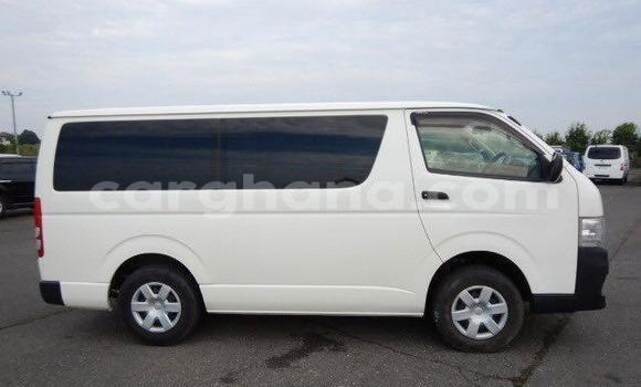 Sayi Na hannu Toyota Hiace White Mota in Accra a Greater Accra Sayi Na hannu Toyota Hiace White Mota in Accra a Greater Accra