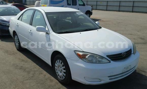 Ra Àlòkù Toyota Camry funfun Ọkọ̀ in Accra ni Greater Accra