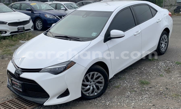 Ra Àlòkù Toyota Corolla funfun Ọkọ̀ in Accra ni Greater Accra Ra Àlòkù Toyota Corolla funfun Ọkọ̀ in Accra ni Greater Accra