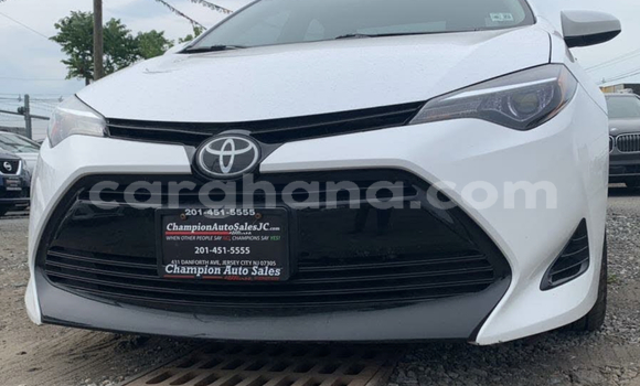 Ra Àlòkù Toyota Corolla funfun Ọkọ̀ in Accra ni Greater Accra Ra Àlòkù Toyota Corolla funfun Ọkọ̀ in Accra ni Greater Accra