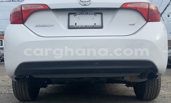 Ra Àlòkù Toyota Corolla funfun Ọkọ̀ in Accra ni Greater Accra Ra Àlòkù Toyota Corolla funfun Ọkọ̀ in Accra ni Greater Accra