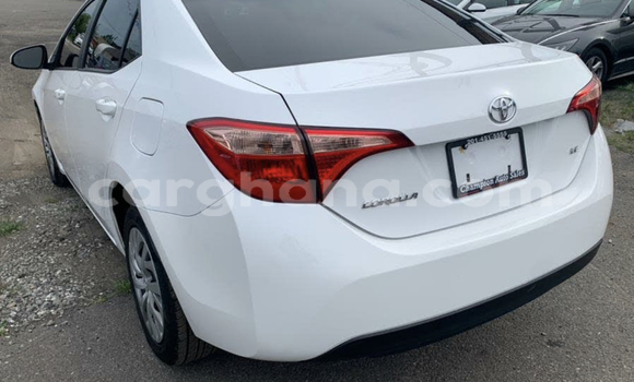 Ra Àlòkù Toyota Corolla funfun Ọkọ̀ in Accra ni Greater Accra Ra Àlòkù Toyota Corolla funfun Ọkọ̀ in Accra ni Greater Accra