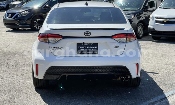 Sayi Na hannu Toyota Corolla White Mota in Accra a Greater Accra