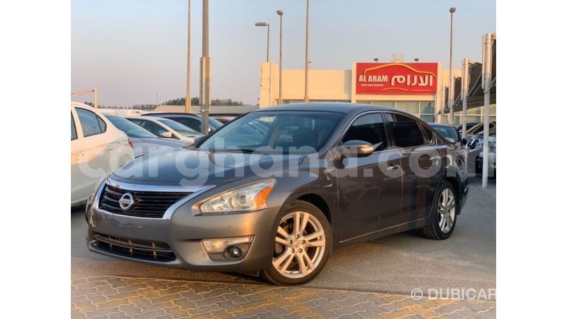 Big with watermark nissan altima ashanti import dubai 51122