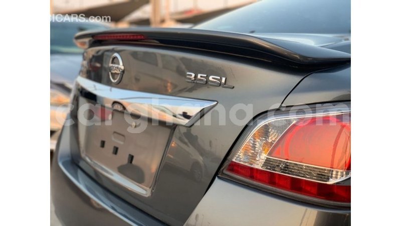 Big with watermark nissan altima ashanti import dubai 51122