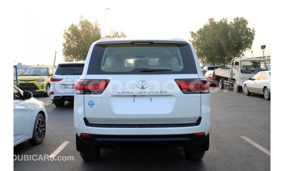 Ra Imported Toyota Land Cruiser funfun Ọkọ̀ in Import - Dubai ni Ashanti Ra Imported Toyota Land Cruiser funfun Ọkọ̀ in Import - Dubai ni Ashanti