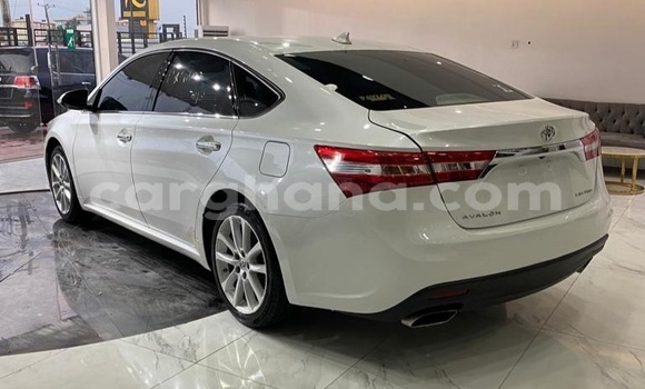 Sayi Na hannu Toyota Avalon White Mota in Accra a Greater Accra Sayi Na hannu Toyota Avalon White Mota in Accra a Greater Accra
