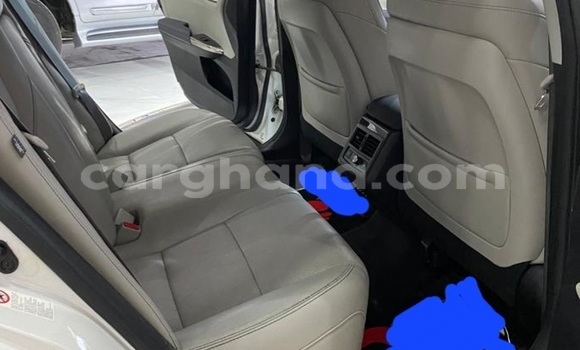 Sayi Na hannu Toyota Avalon White Mota in Accra a Greater Accra Sayi Na hannu Toyota Avalon White Mota in Accra a Greater Accra