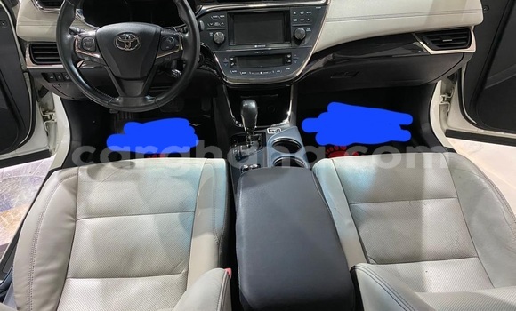 Sayi Na hannu Toyota Avalon White Mota in Accra a Greater Accra Sayi Na hannu Toyota Avalon White Mota in Accra a Greater Accra