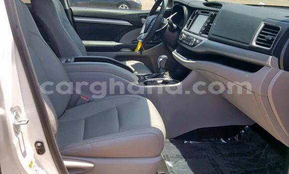 Sayi Na hannu Toyota Highlander White Mota in Kumasi a Ashanti Sayi Na hannu Toyota Highlander White Mota in Kumasi a Ashanti
