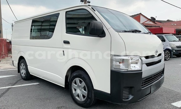 Sayi Na hannu Toyota Hiace White Mota in Accra a Greater Accra Sayi Na hannu Toyota Hiace White Mota in Accra a Greater Accra