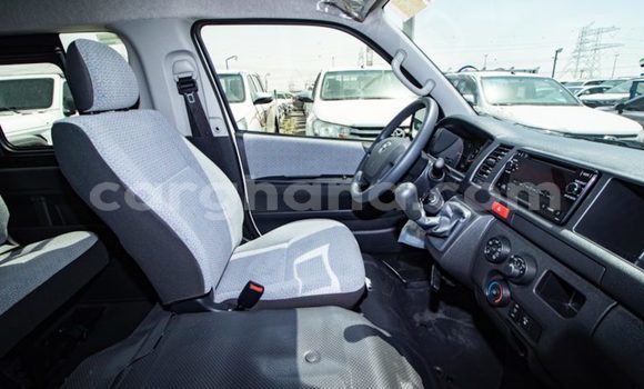 Ra Àlòkù Toyota Hiace funfun Ọkọ̀ in Accra ni Greater Accra Ra Àlòkù Toyota Hiace funfun Ọkọ̀ in Accra ni Greater Accra