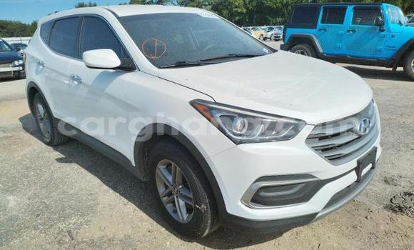 Ra Àlòkù Hyundai Santa Fe funfun Ọkọ̀ in Accra ni Greater Accra