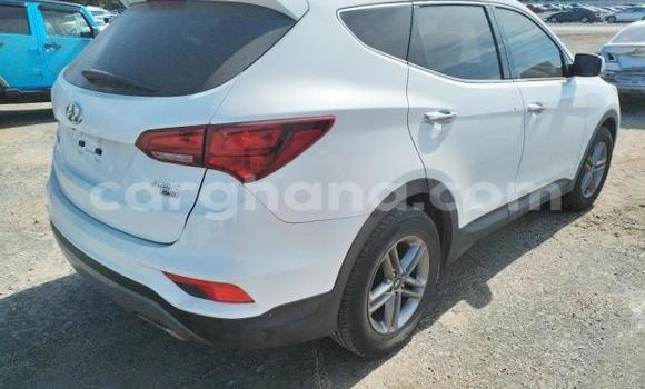 Sayi Na hannu Hyundai Santa Fe White Mota in Accra a Greater Accra Sayi Na hannu Hyundai Santa Fe White Mota in Accra a Greater Accra