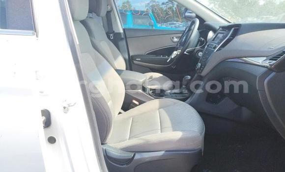 Sayi Na hannu Hyundai Santa Fe White Mota in Accra a Greater Accra Sayi Na hannu Hyundai Santa Fe White Mota in Accra a Greater Accra